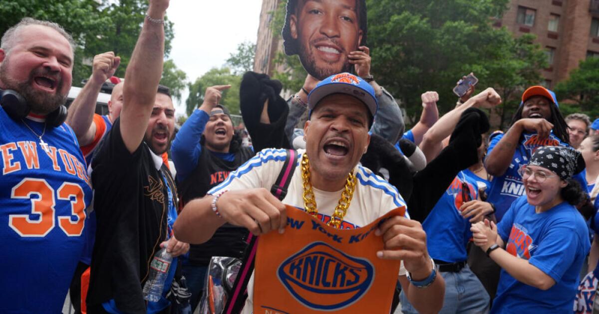 New York celebrates Knicks' historic victory