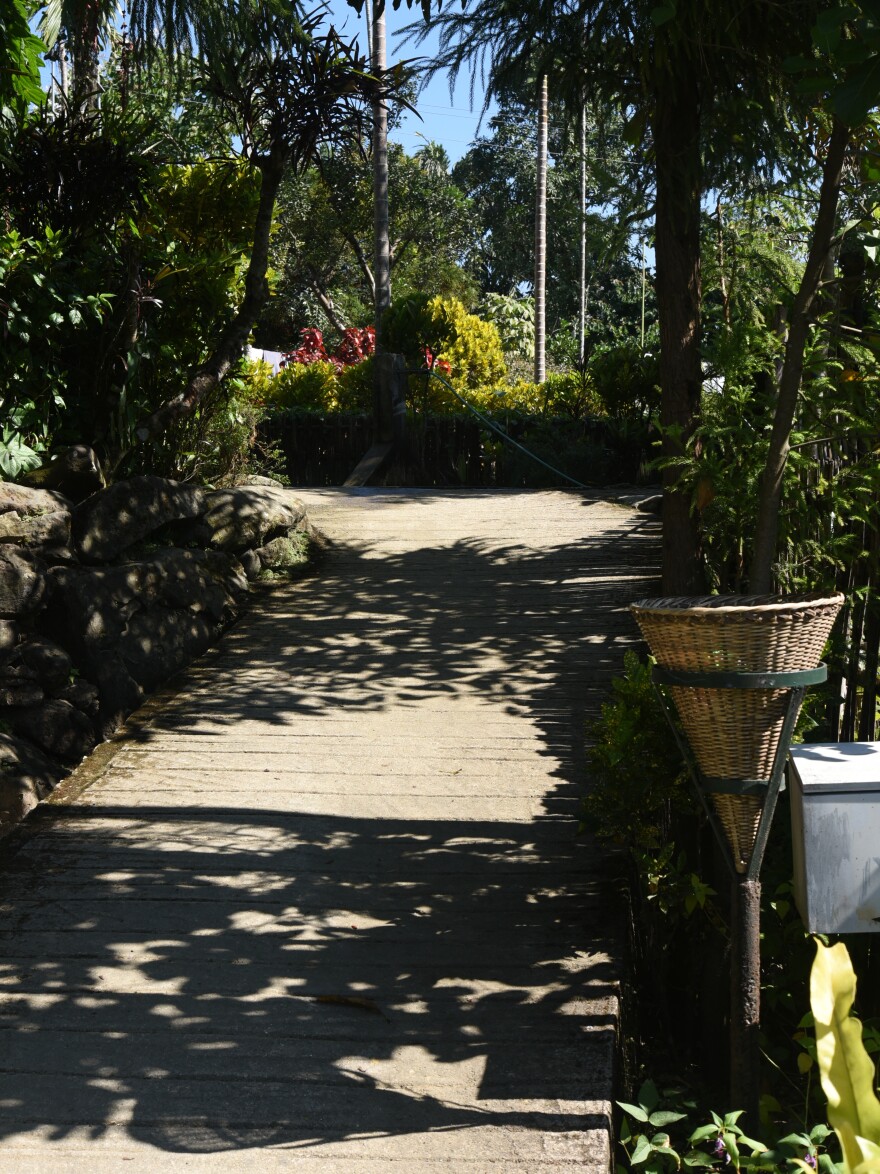 You can't walk 50 feet without seeing a wicker litter basket.