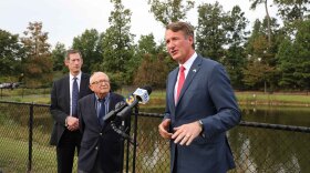 Gov. Glenn Youngkin voiced support for Israel following a visit with Jewish leaders in Virginia Beach, including Rabbi Israel Zoberman of Temple Lev Tikvah in Virginia Beach and Rabbi Gershon Litt of William and Mary’s Hillel chapter. (Photo by Laura Philion)