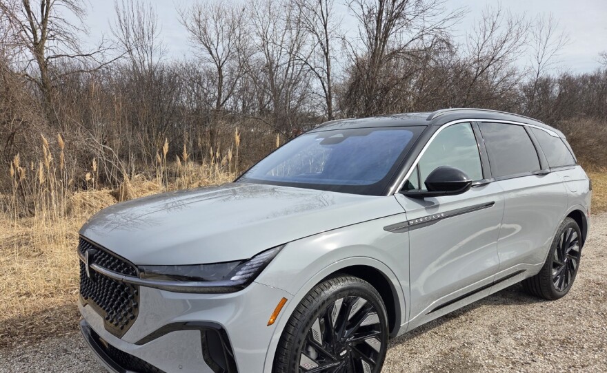 2026 Lincoln Nautilus Black Label left front