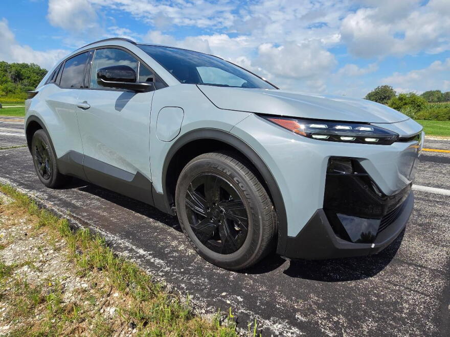 2026 Subaru Uncharted Sport right front