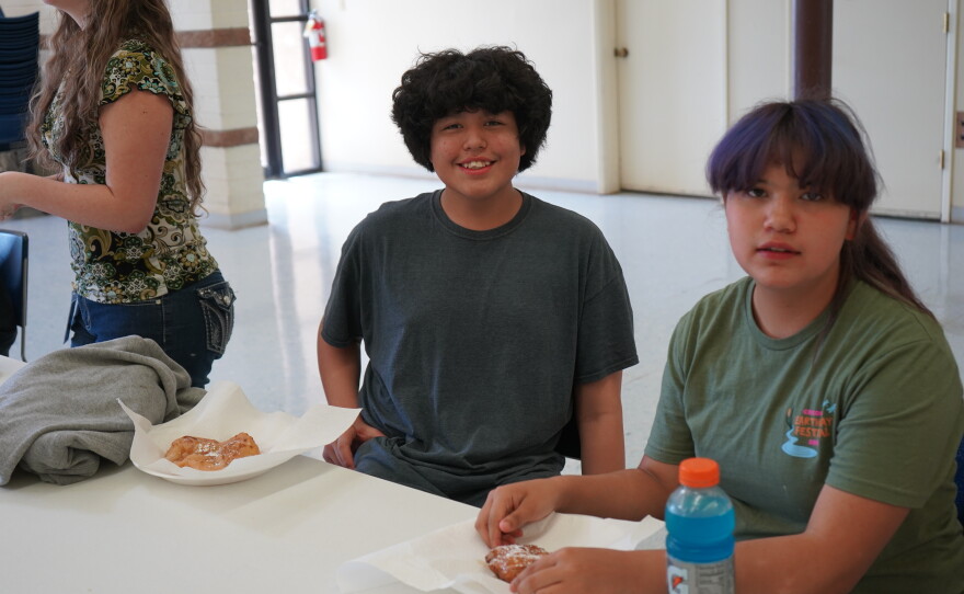 Once the frybread was prepared, students went back indoors to enjoy their food.