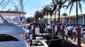 Fisherman unload supplies after traveling to the Bahamian islands from Florida. Photo: Paul Brinkmann / UPI