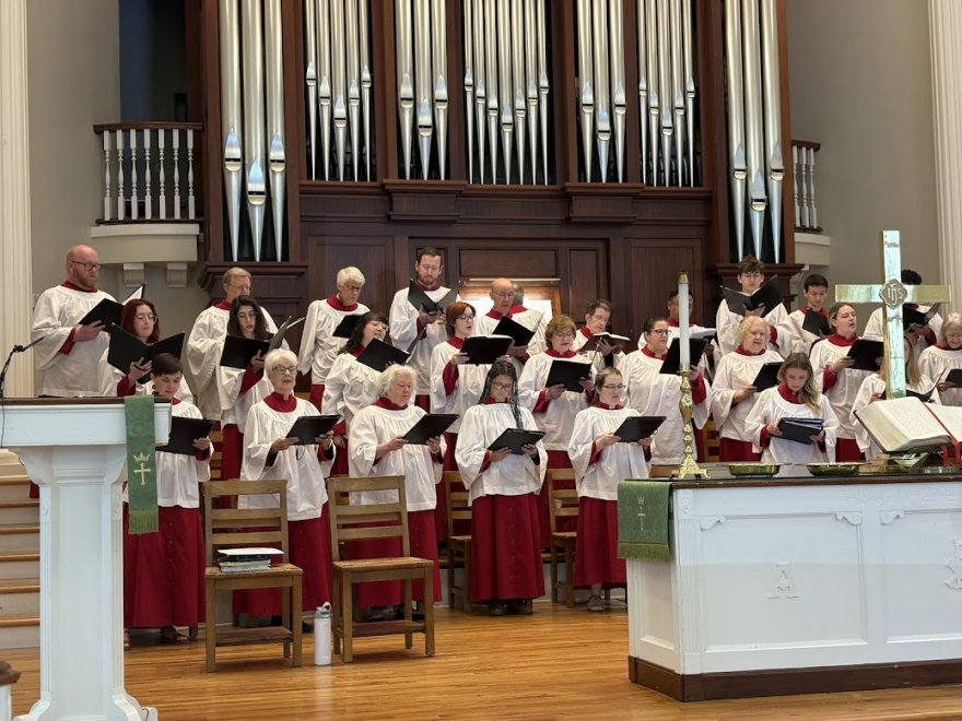 Alanna Parfait cantanto junto al resto del coro de la Iglesia First Presbyterian of Gainesville. Foto por: Maja Hiller.