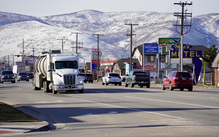 Pictures of busy Main Street / US-40 in Heber City.