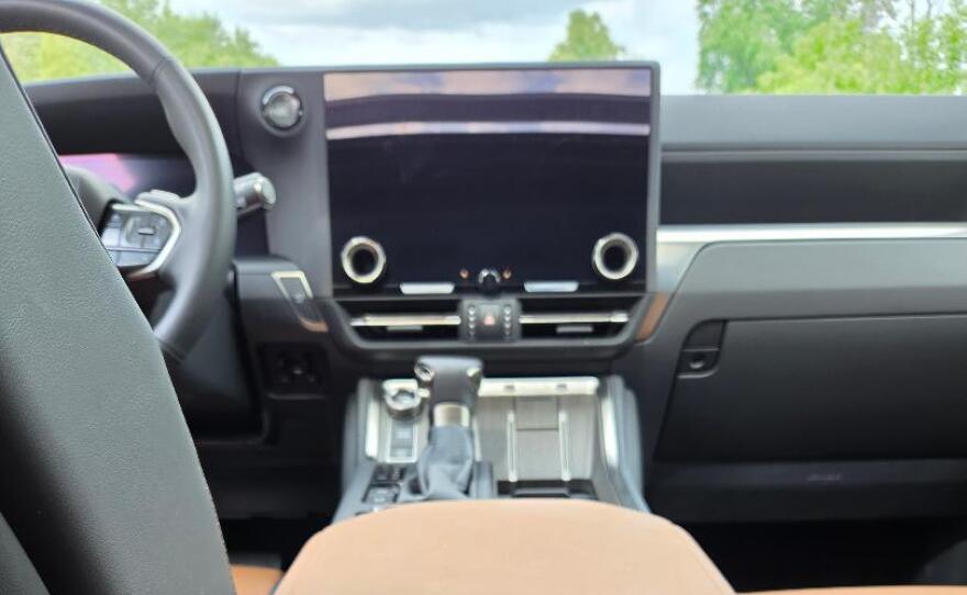 2026 Lexus GX 550 Luxury center console