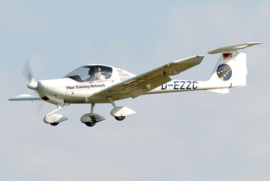 A Diamond DA20 plane.