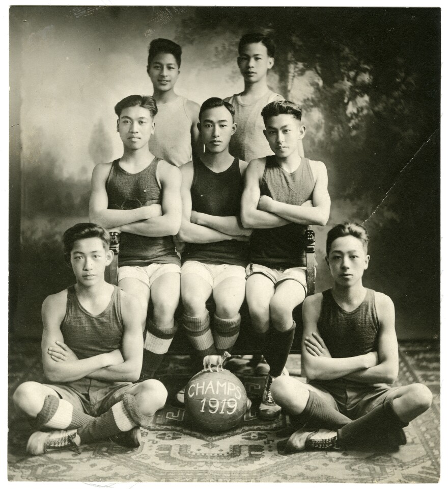 A Chinese basketball team from the YMCA in San Francisco, 1919.