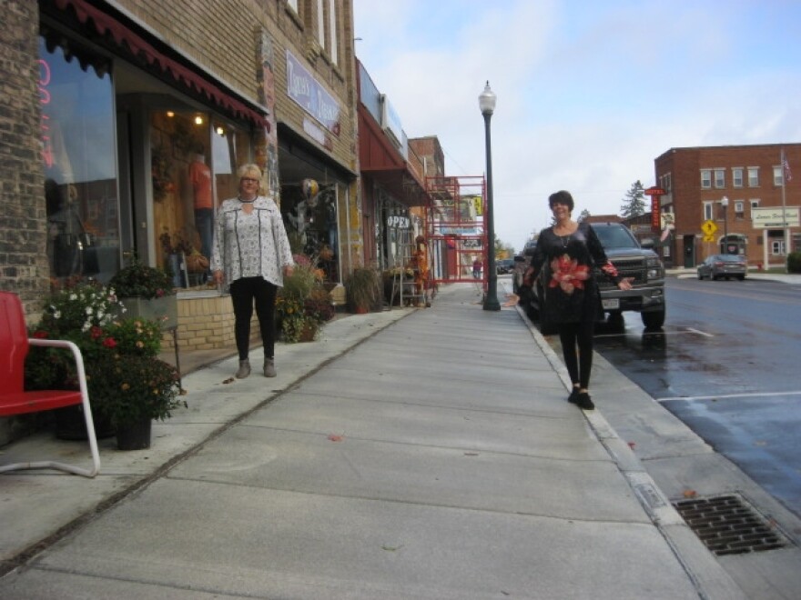 Crandon Businesses Sign Petition To Get DOT To Fix Sidewalks WXPR