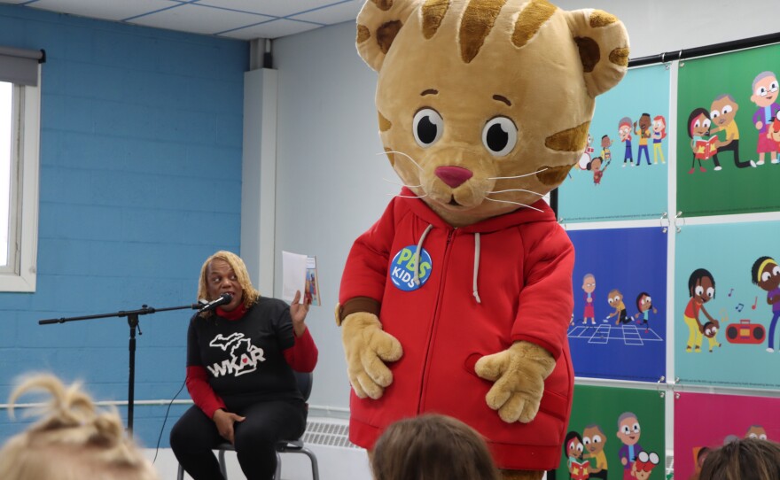 Daniel Tiger from the PBS KIDS® show Daniel Tiger’s Neighborhood attending Storytime with Mrs. Pizzo