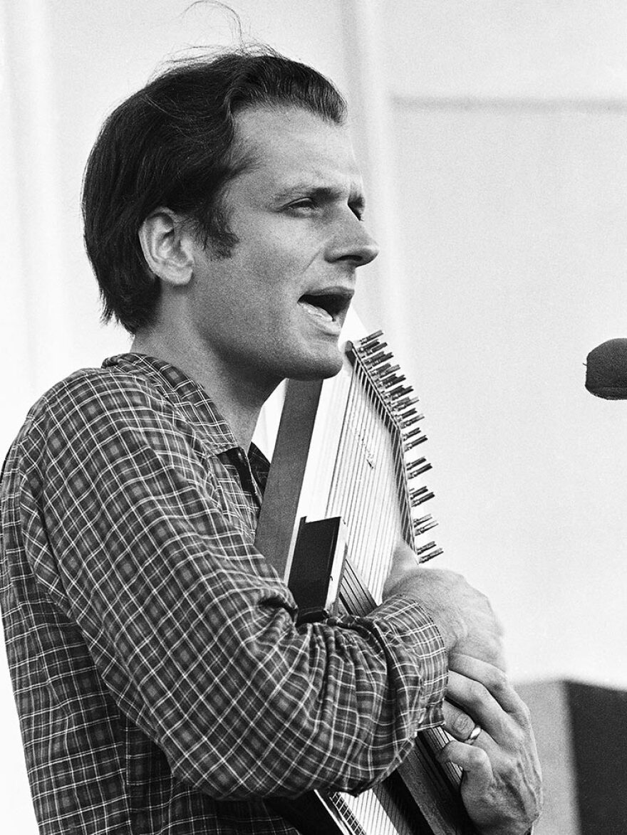 Mike Seege Folk Music's Mike Seeger Dead | NSPR