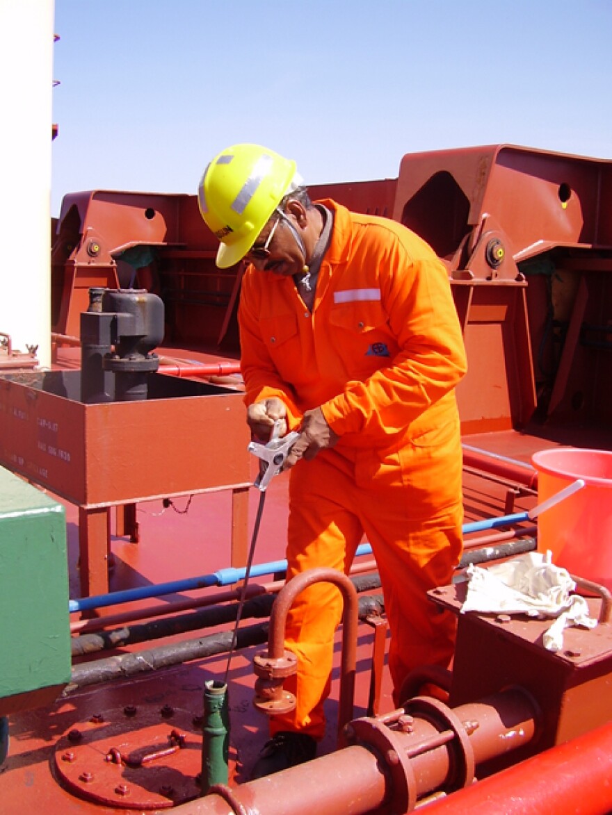 Testing a ship's ballast tanks for invasive species