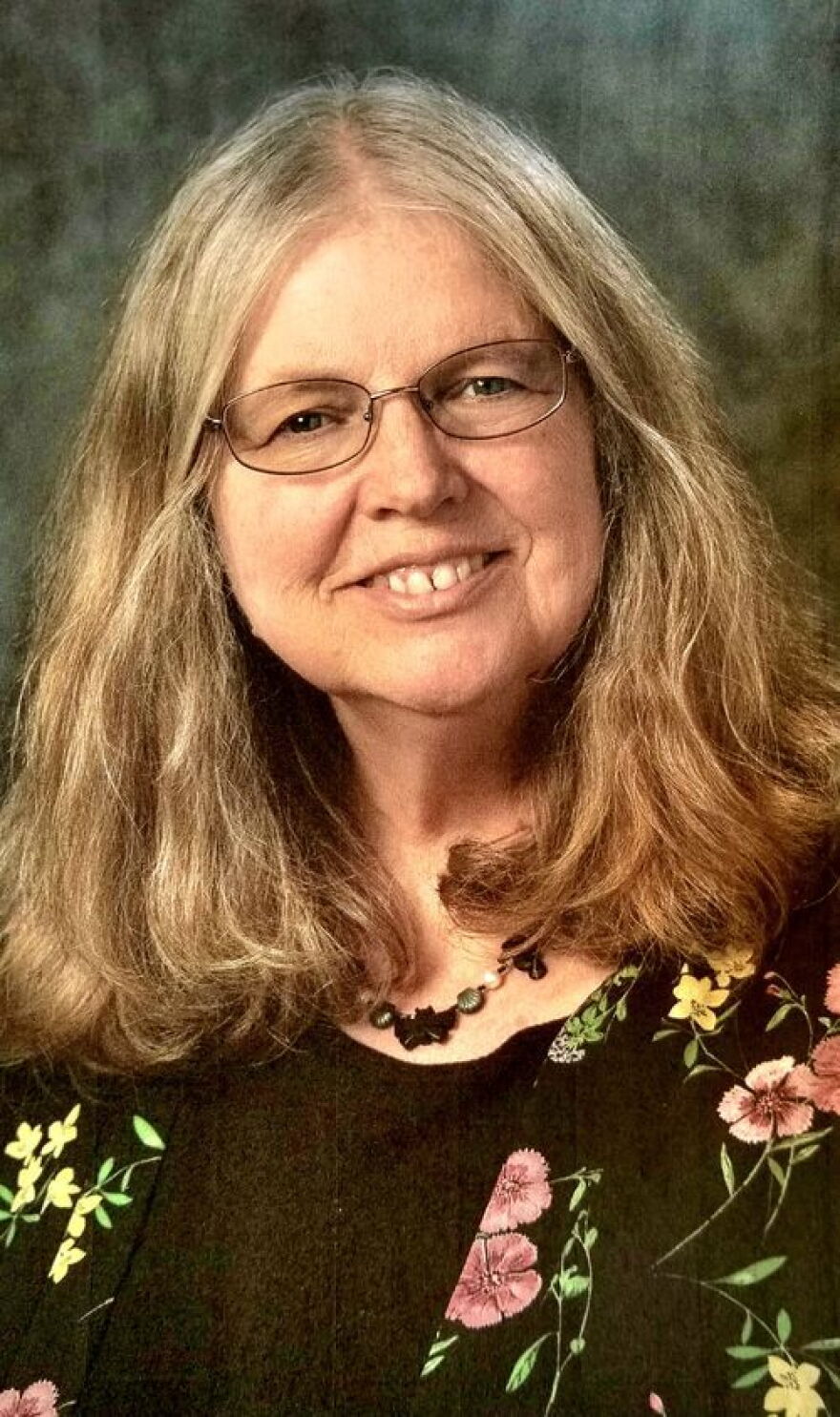 A headshot of Lisa Kinney.
