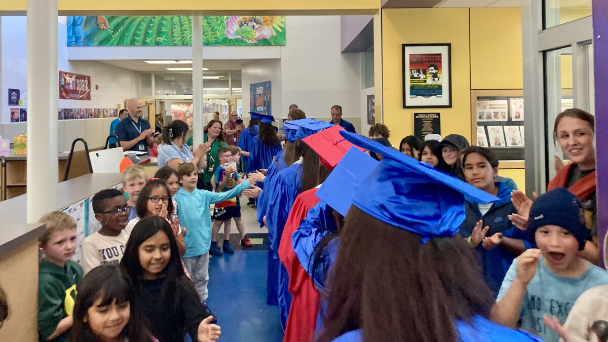 4J seniors visit elementary schools for grad walks - Vimarsana News