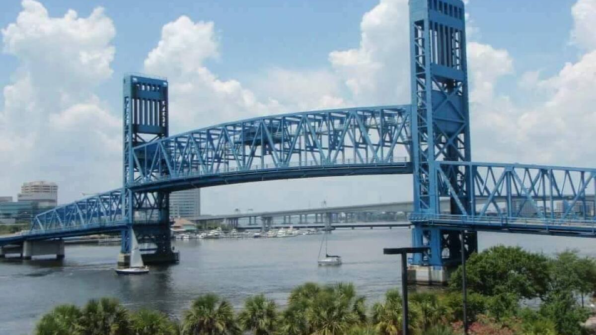 Eastbound lane of Mathews Bridge blocked due to crash, image size:1200x675