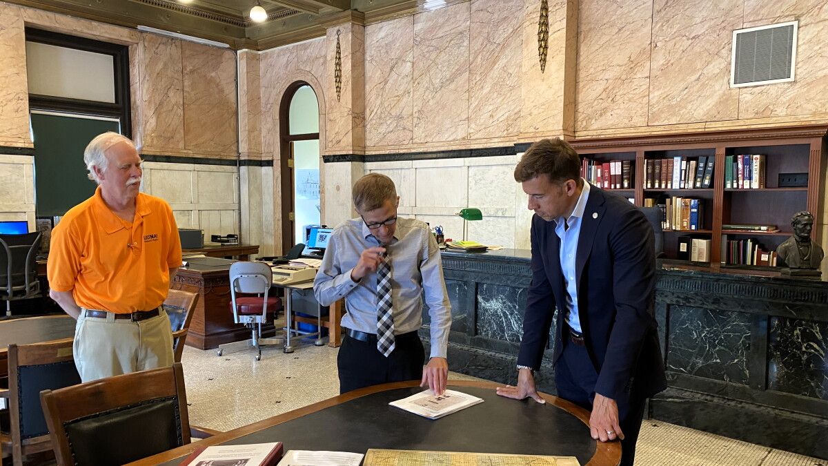 History buff Alexi Giannoulias sees McLean County Museum of History's digitization efforts first-hand - Vimarsana News