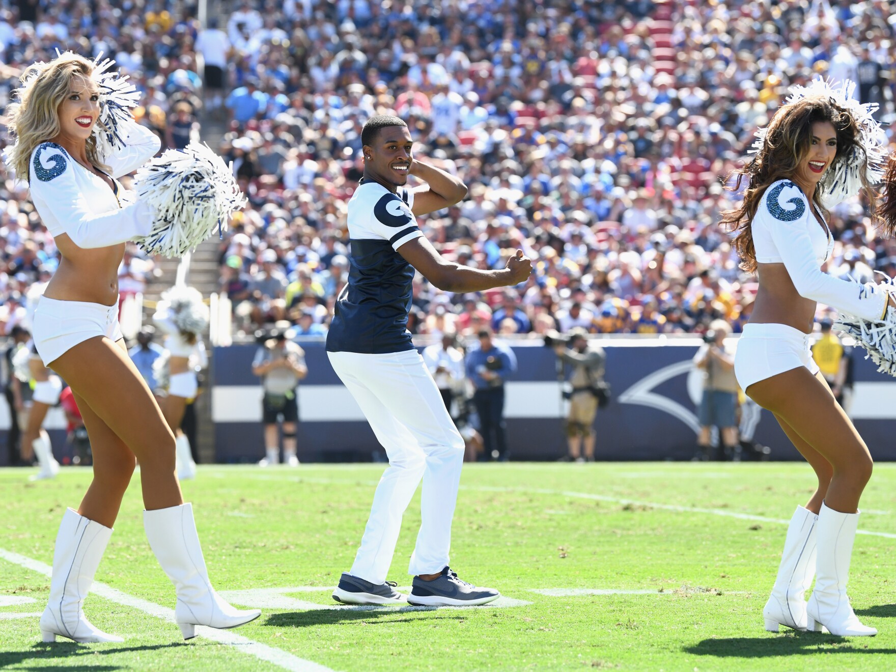 2 Rams Cheerleaders Will Be The 1st Men In NFL History To Perform At ...