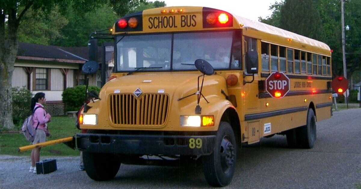 Lee County School District Struggles to Find Enough Bus Drivers | WGCU ...