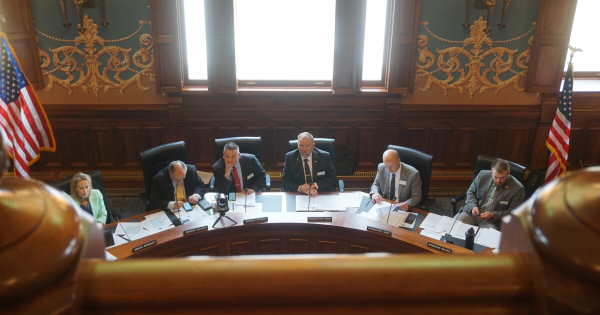 Legislators kill a requirement for staff to publish a list of quarantined emails