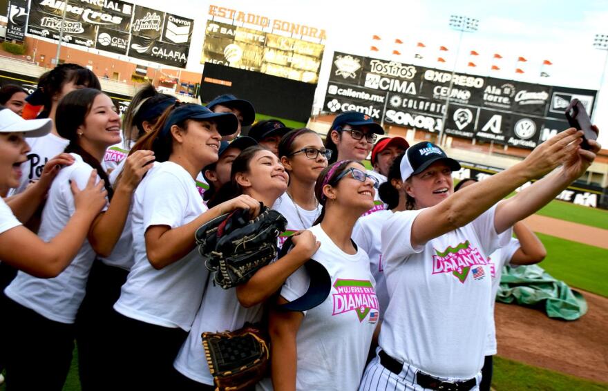 Justine Siegal takes a selfie at the Mujeres En El Diamante clinic