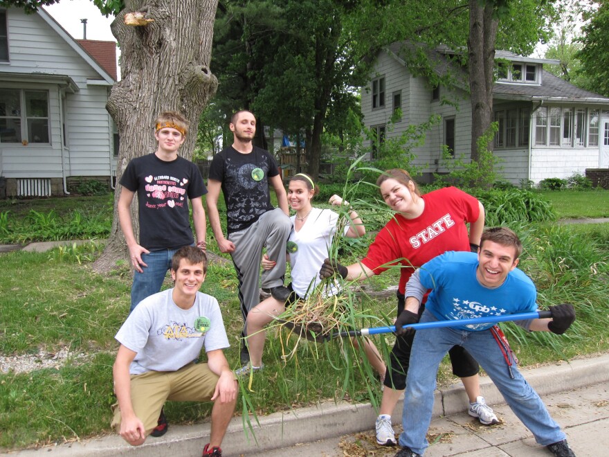 ISU students doing yardwork.