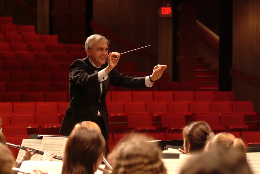 2003-04_iaa_m-51_dscf3993_byron_hanson_conducting_iaa_band.jpg