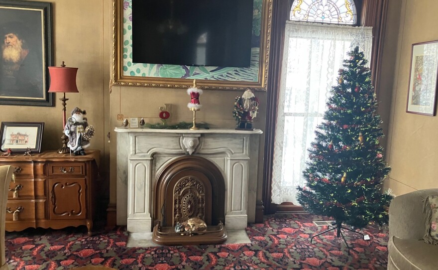 A fireplace and Christmas tree at Hilltop Inn (Jonathan Turner/WVIK News)