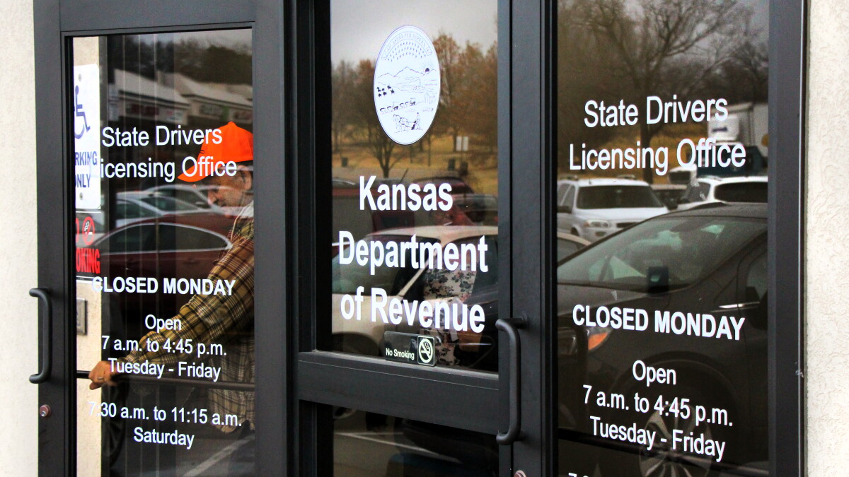 Kansas judge keeps temporary ban on transgender ID changes - Vimarsana News