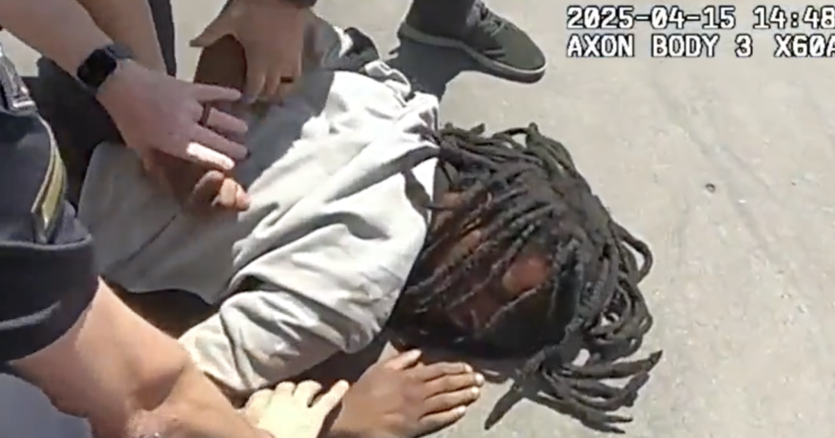 Tulsa Police Cruiser ataca sobre el sospechoso de Jaywalking