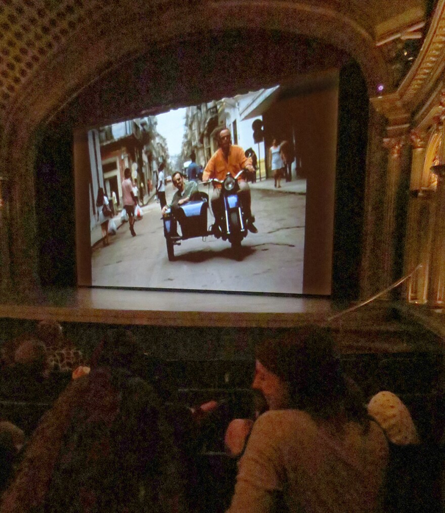 img_2134_image_of_motorcycle_on_screen.jpg