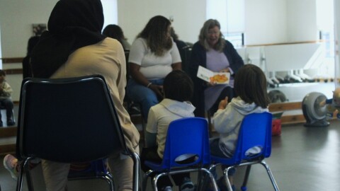 Kids listen to stories read in both English and Spanish at the Arlington Street Community center in Nashua on Thursday, Oct. 2, 2023. Lau Guzmán, NHPR News