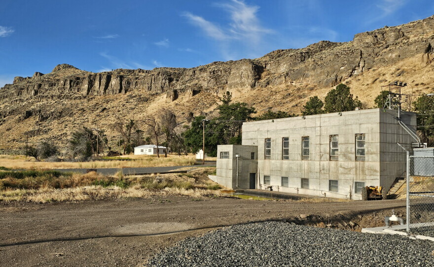 A pump house sits at the base of Sheepy Ridge on Aug. 20, 2026. Its pumps can move water through a tunnel beneath the ridge, connecting Tule Lake and Lower Klamath National Wildlife Refuges.