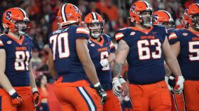 Former Syracuse QB Garrett Shrader (6, Blue) discussing a play with SU’s offensive line
