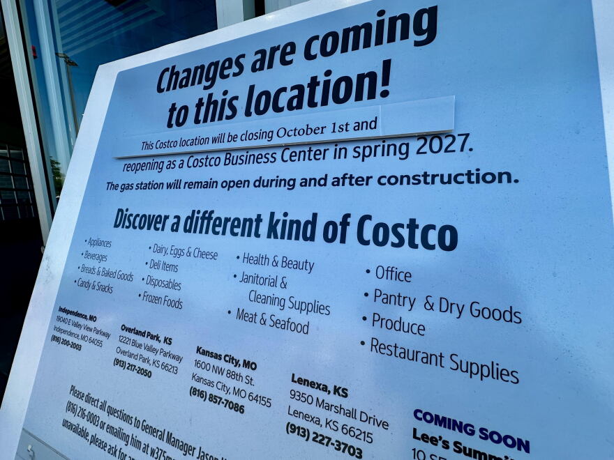 sign announcing the costco closing