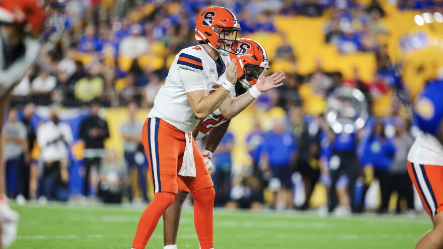 Syracuse quarterback Steve Angeli (9, White) readies to take a snap in SU’s 27-13 loss to Pittsburgh on Thursday.