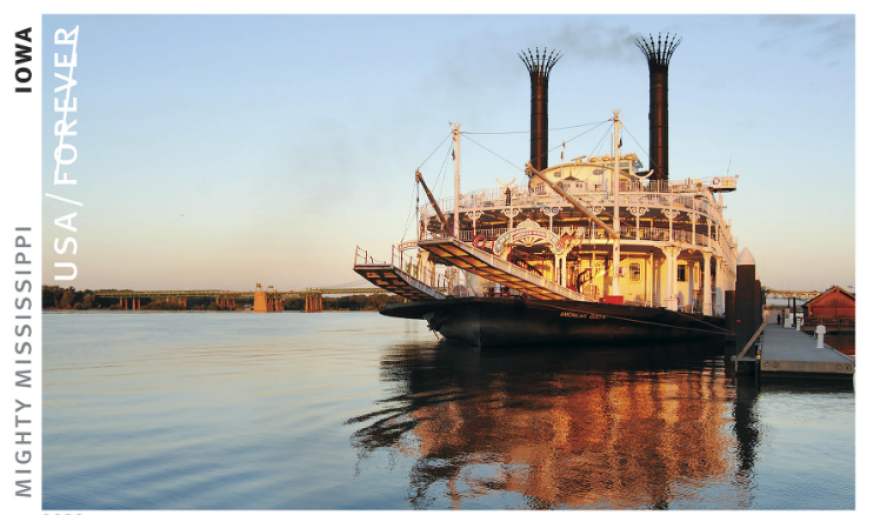 photo of the American Queen docked in Bettendorf in 2015, by David Sebben