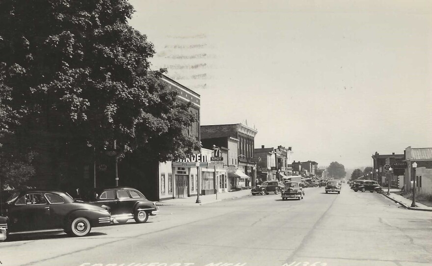 Garden Theater and downtown Frankfort in the 1940s