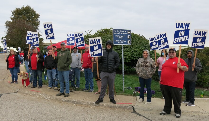  striking UAW members outside the Deere Cylinder Works in Moline, on Thursday 10/14/21