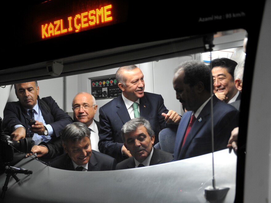Japanese Prime Minster Shinzo Abe (right), Somalian President Hasan Sheikh Mahmud, Turkish President Abdullah Gul and Turkish Prime Minister Recep Tayyip Erdogan listen to an announcement in a train car at the Uskudar Marmaray station ahead of its inauguration ceremony in Istanbul, on Tuesday.