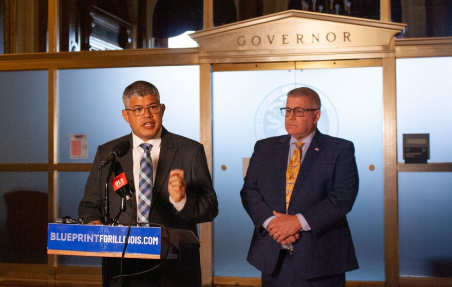 Aaron Del Mar, running mate to Republican gubernatorial candidate Darren Bailey, speaks at a news conference outside the governor’s office on Jan. 8, 2026.