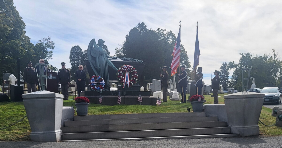 President Chester Arthur is celebrated at Albany Rural Cemetery as part ...