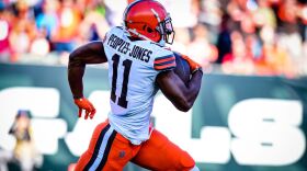 Donovan Peoples-Jones (11) receives a pass in game against Cincinnati Bengals