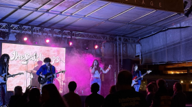 Presentación de banda en vivo en Heartwood Soundstage. Foto por: Maja Hiller.