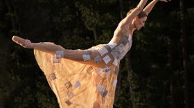 A Chattanooga Ballet dancer