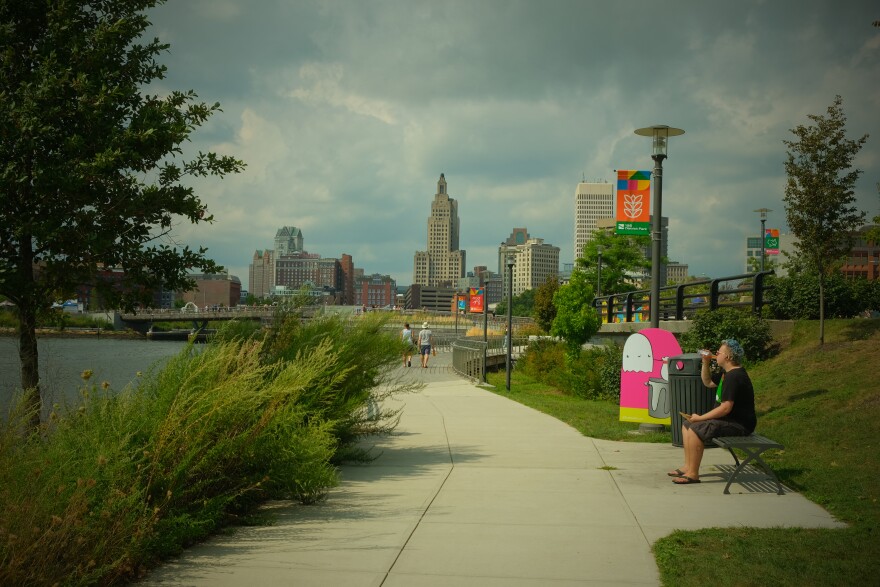 The banners and other signage along the 195 District Park were designed by Buena Gráfica