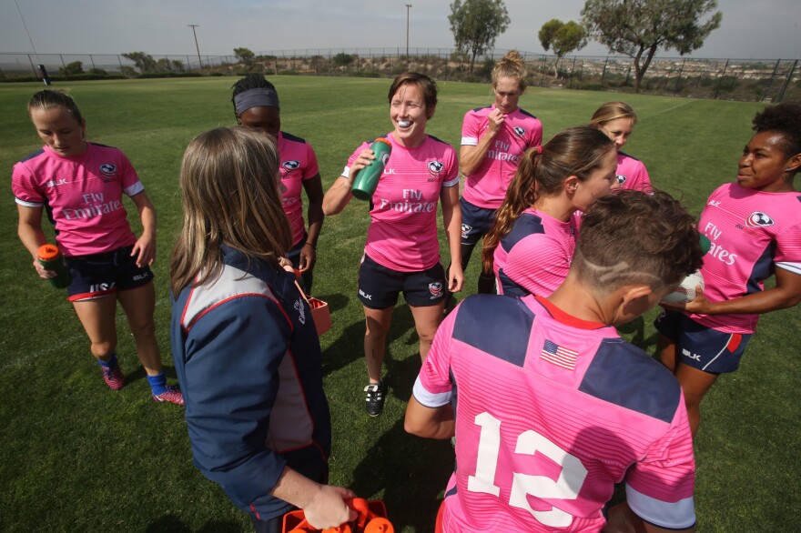 The team takes a water break.