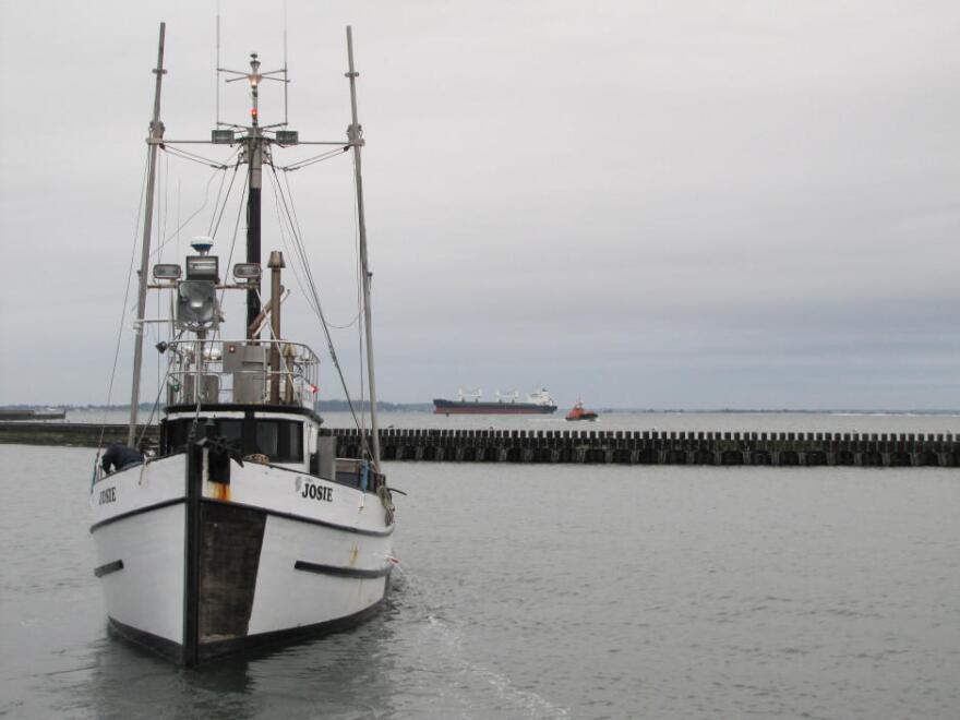 A Quinault Indian Nation fishing boat comes in to unload its catch in Grays Harbor at a point not far from the proposed locations of three oil train-to-ship facilities in Washington state.