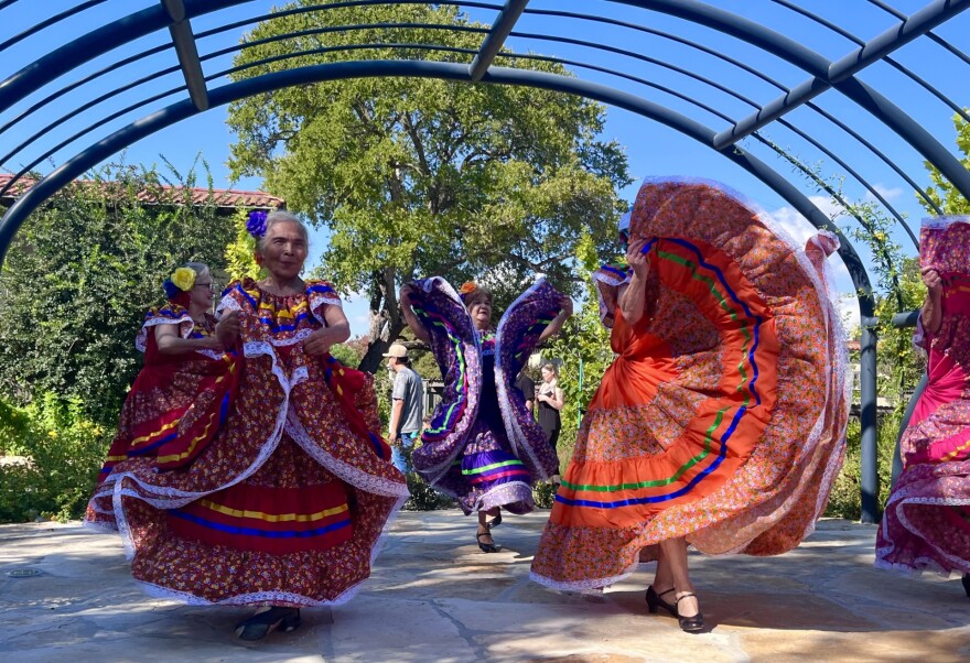 Las Abuelitas De Oro Dancing at Charis Park