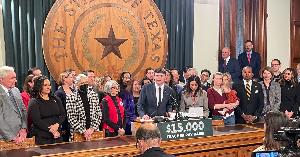 Democrats in the Texas House want to give teachers a $15,000 raise ...