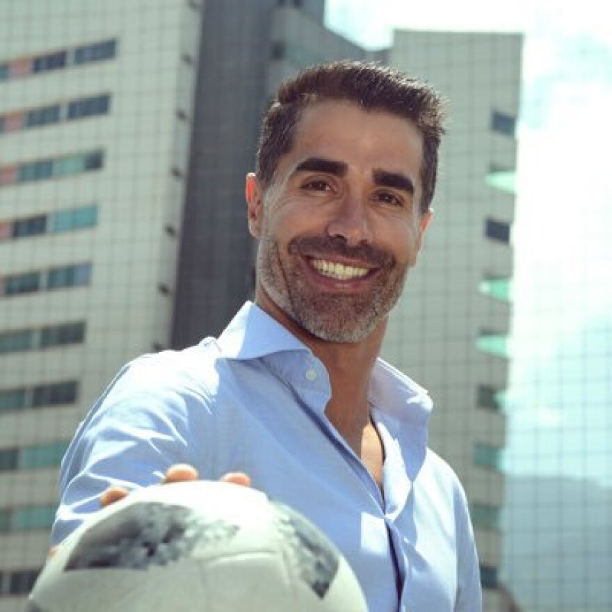 Juan Pablo Ángel, a legendary striker for leading clubs in his native Colombia, Argentina, England and the U.S., is now the co-host of a new podcast on LXNews/Telemundo leading into the FIFA World Cup